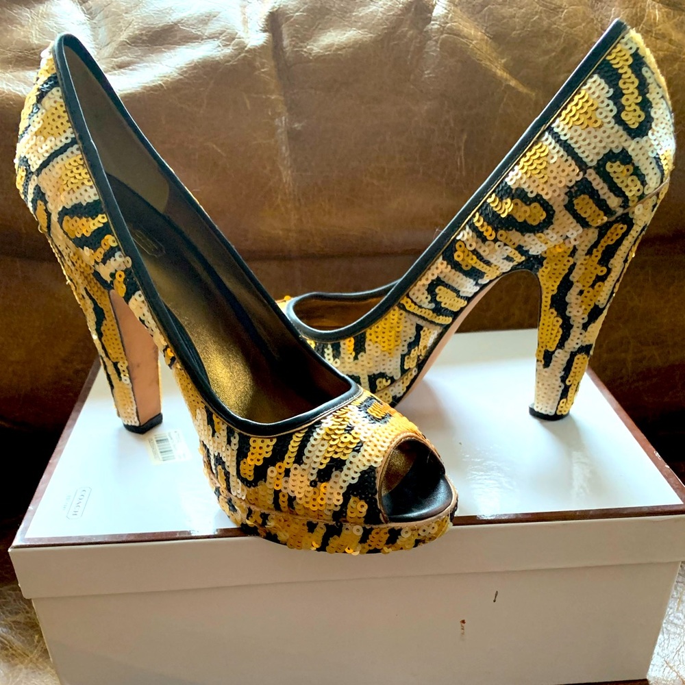 Coach Ashley Leopard Sequin Pump size 8 fits like 7.5